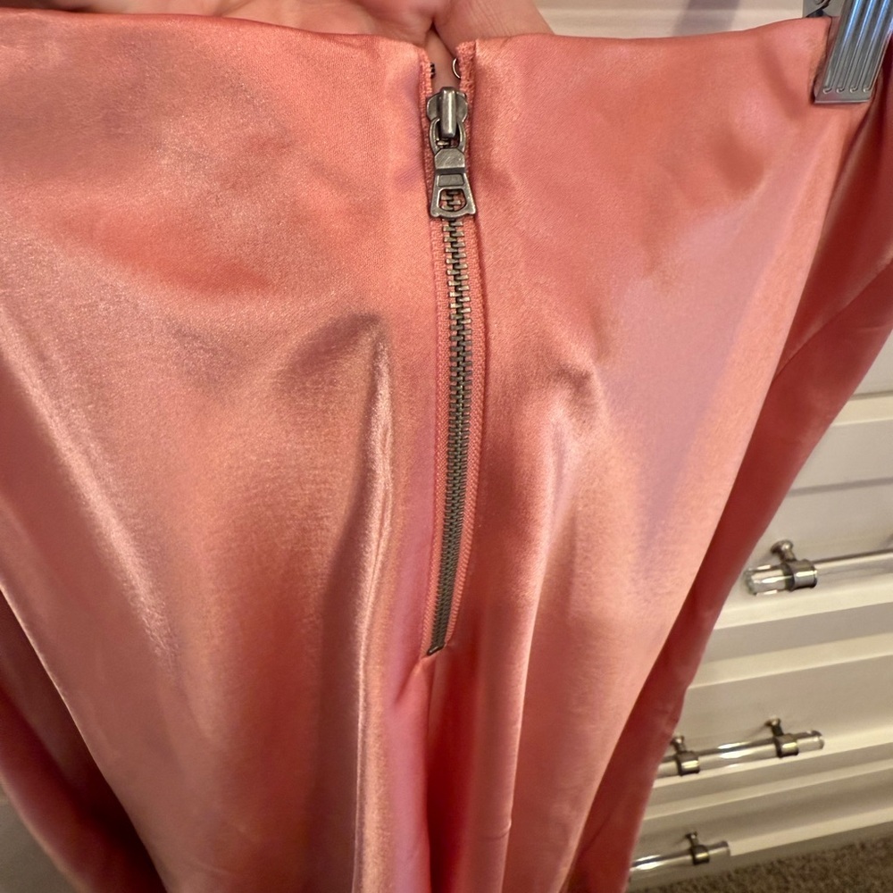 Alice + Olivia Elegant asymetrical Pink Satin Skirt - Picture 14 of 14